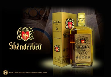 Original albanischer Skenderbeu Konjak Produktfoto